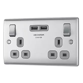 British General BRITISH GENERAL NEXUS METAL 13A 2-GANG SP SWITCHED SOCKET + 3.1A 15.5W 2-OUTLET TYPE A USB CHARGER